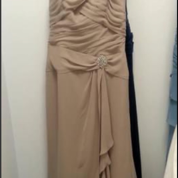 Alfred Angelo Mother of the bride (plus size) gown - Picture 2 of 7